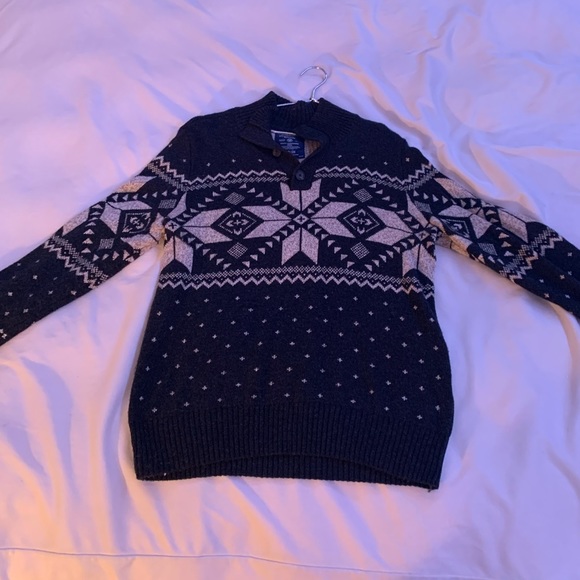 American Eagle Sweater - Quarter Button - Picture 1 of 3